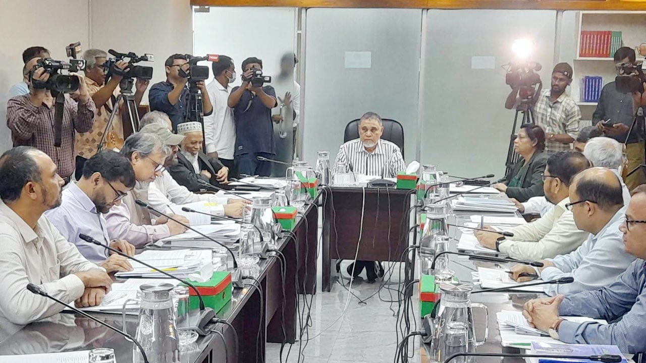 আরপিও সংশোধন নিয়ে কমিশনের ৮ম সভা শুরু