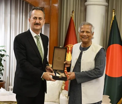 প্রধান উপদেষ্টার সঙ্গে তুরস্কের প্রতিরক্ষা শিল্প সংস্থা প্রধানের সাক্ষাৎ