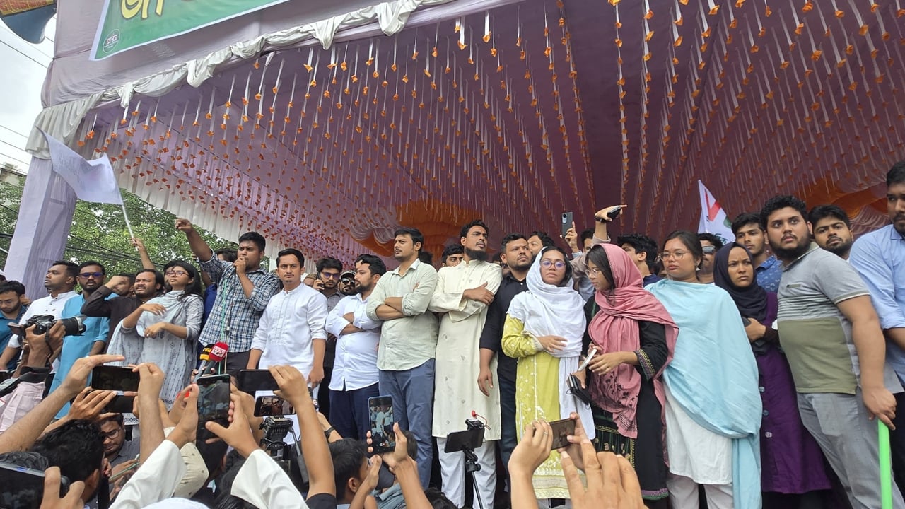 হাসনাত আব্দুল্লাহকে নিরাপদে সরিয়ে নিল পুলিশ