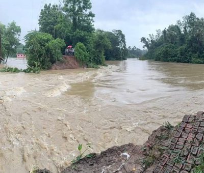 তলিয়ে গেছে ফেনী-পরশুরাম আঞ্চলিক সড়ক