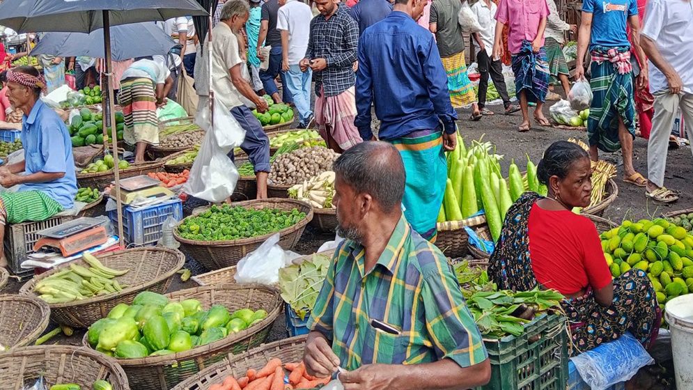 ফের লাগামহীন নিত্যপণ্যের বাজার, বিপাকে ভোক্তারা