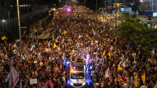 গাজায় যুদ্ধ বন্ধের দাবিতে ইসরাইলে লাখো মানুষের বিক্ষোভ