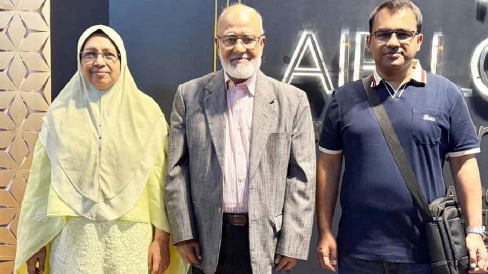চিকিৎসা নিতে লন্ডনের পথে খন্দকার মোশাররফ