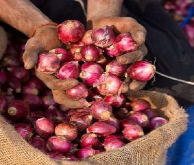সিন্ডিকেটের থাবায় আবার অস্থির পেঁয়াজের বাজার
