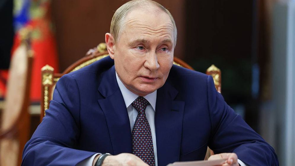 ট্রাম্পের সঙ্গে বৈঠকের আগে মাগাদানে পুতিন