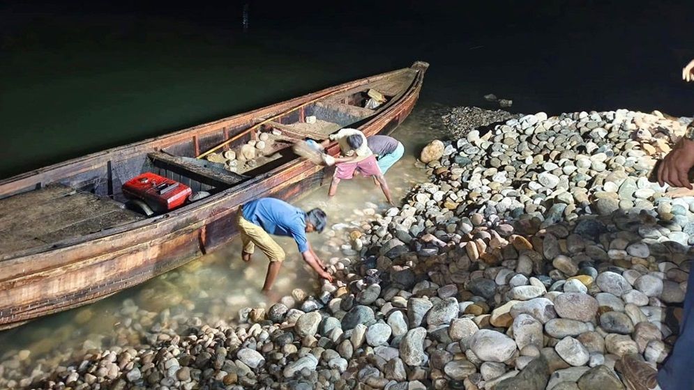 সিলেটের ভোলাগঞ্জে পাথর লুটের ঘটনায় ৫ জন আটক