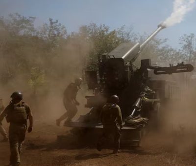 প্রথমবারের মতো ইউক্রেনে অস্ত্র পাঠানোর অনুমতি দিলেন ট্রাম্প