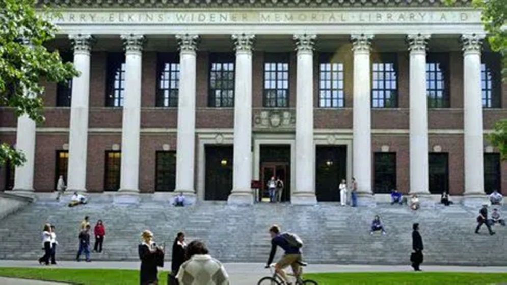 যে কারণে সুযোগ পেয়েও যুক্তরাষ্ট্রে যেতে পারছেন না হাজার হাজার শিক্ষার্থী