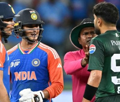 পাক-ভারত ম্যাচে অভিষেক-হারিসের ঝগড়া থামান বাংলাদেশি আম্পায়ার