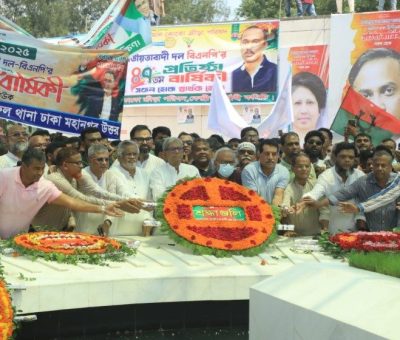 জিয়াউর রহমানের সমাধিতে শ্রদ্ধা নিবেদন