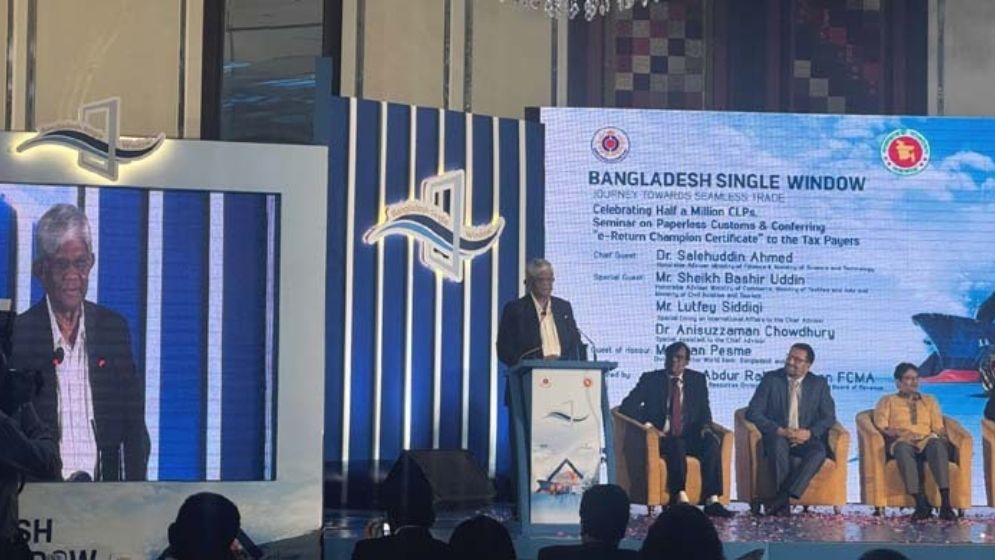 জোর করে কর নেওয়া যাবে না: অর্থ উপদেষ্টা