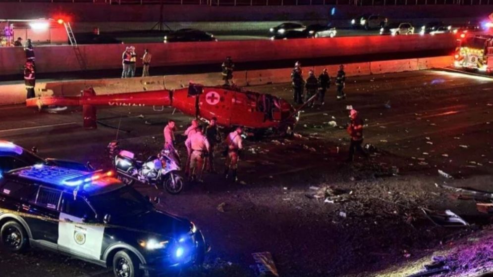 সড়কে আছড়ে পড়ল হেলিকপ্টার